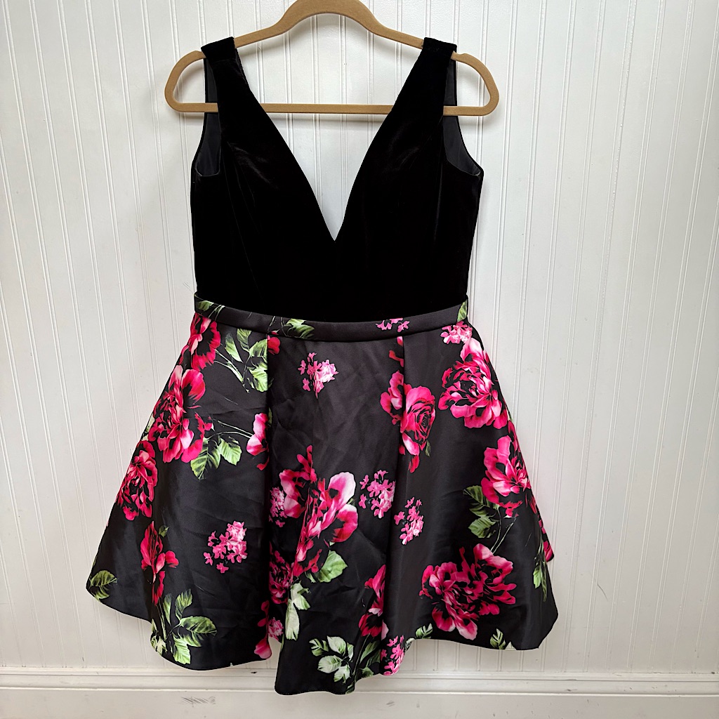 Jvn By Jovani Black Velvet & Floral Print Sleeveless V-Neck Short Cocktail Dress